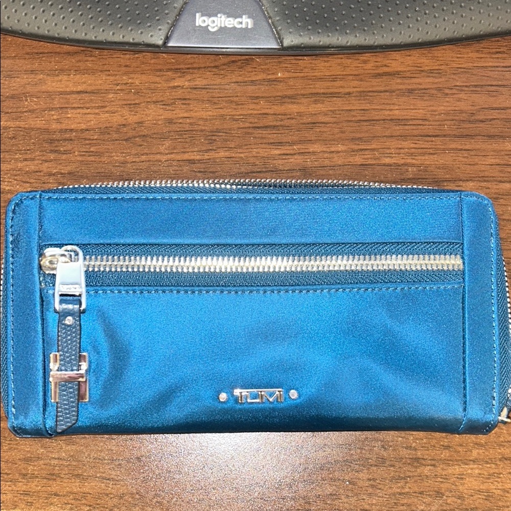 Tumi Blue Wallet with Silver Accents gently used